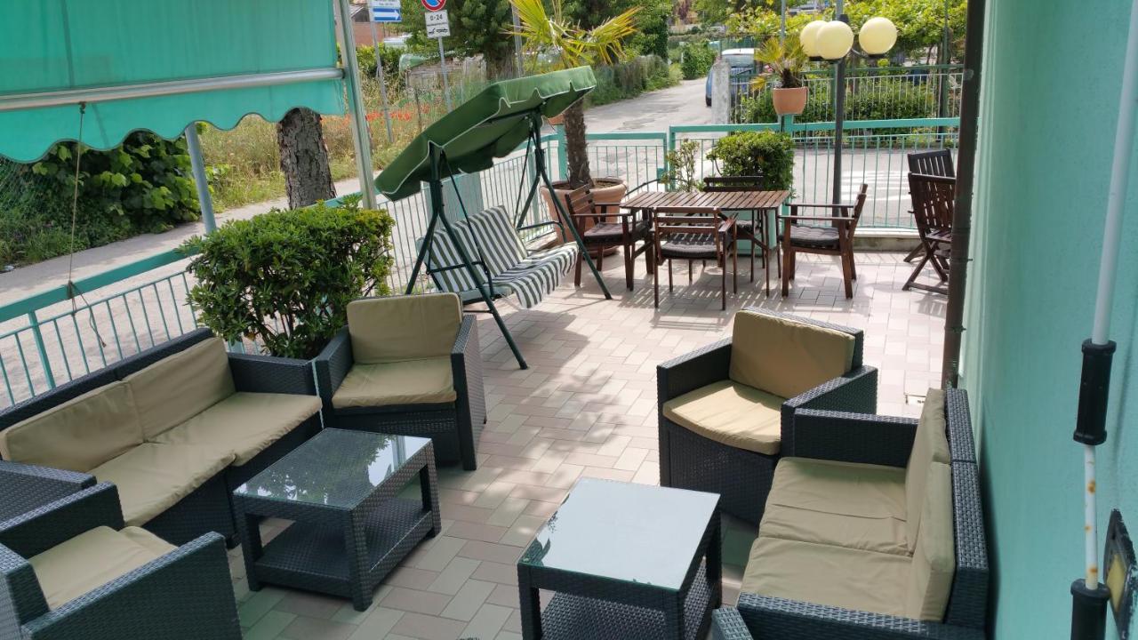 Hotel Savina Rímini Exterior foto