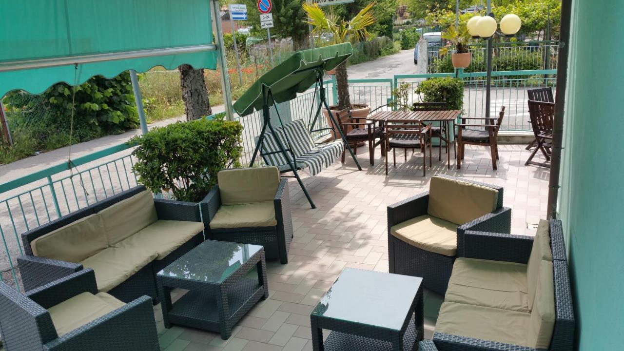 Hotel Savina Rímini Exterior foto