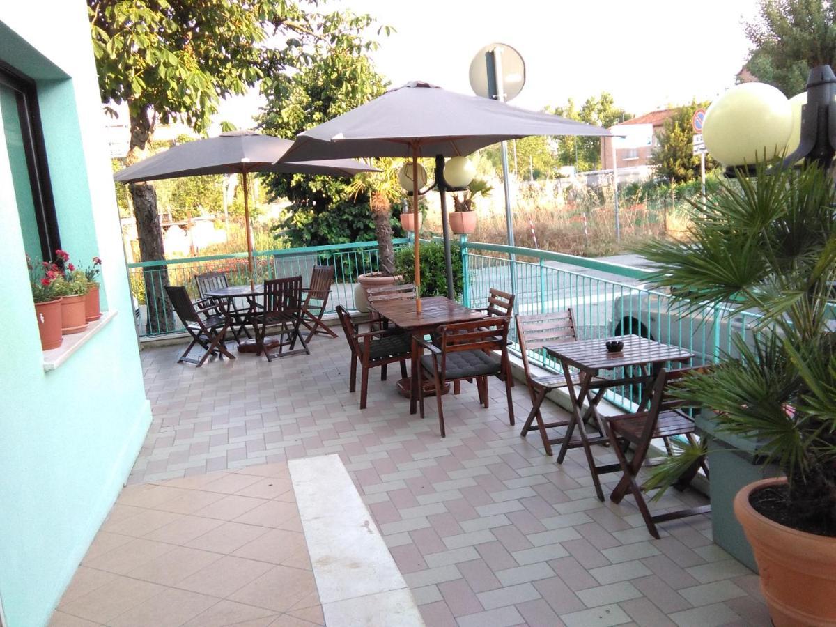 Hotel Savina Rímini Exterior foto